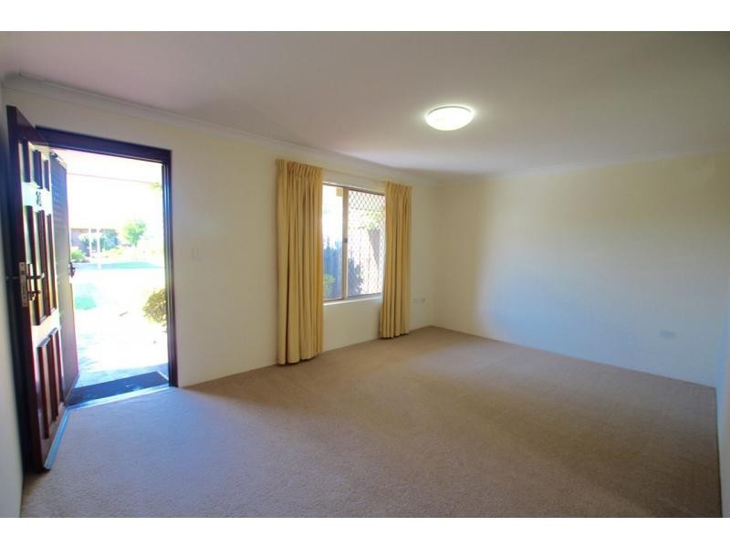 9/2 Theakston Green, Leeming WA 6149
