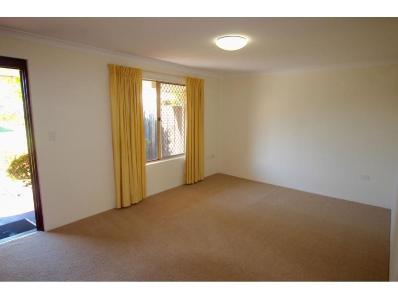 9/2 Theakston Green, Leeming WA 6149