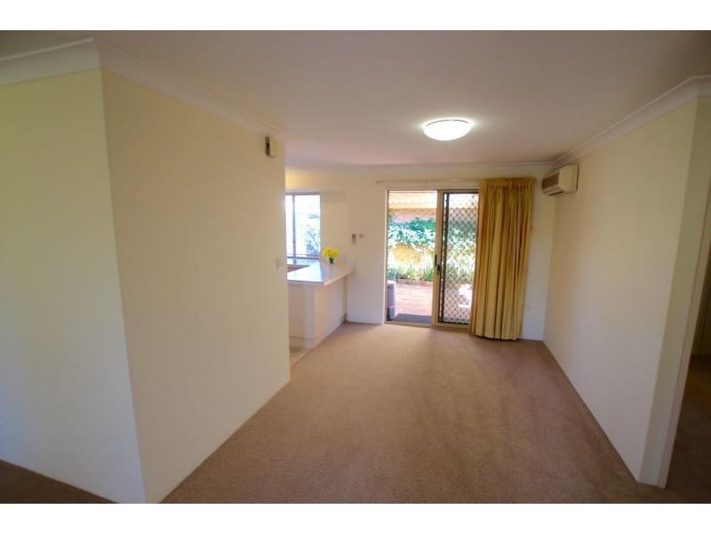 9/2 Theakston Green, Leeming WA 6149