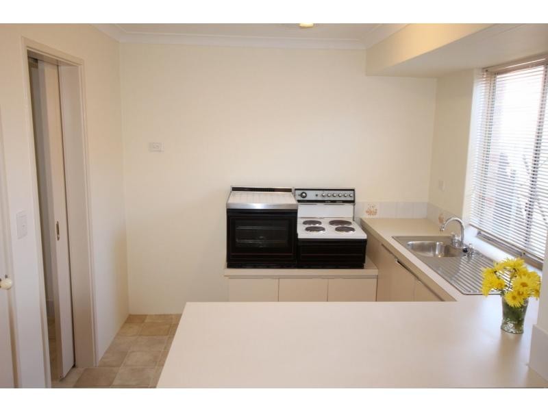 9/2 Theakston Green, Leeming WA 6149