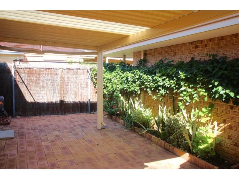 9/2 Theakston Green, Leeming WA 6149