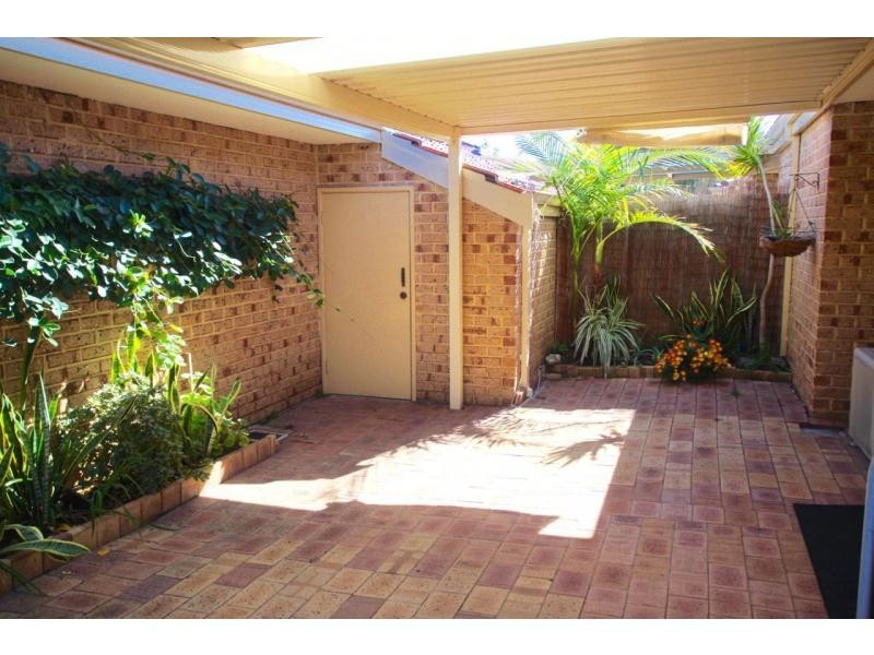 9/2 Theakston Green, Leeming WA 6149