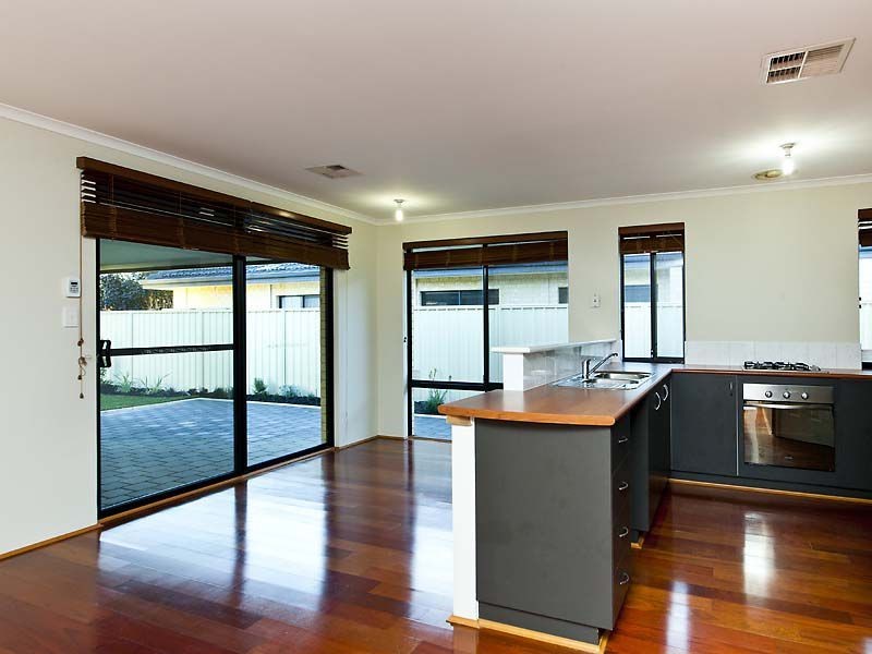 11 Milano Loop, Seville Grove WA 6112