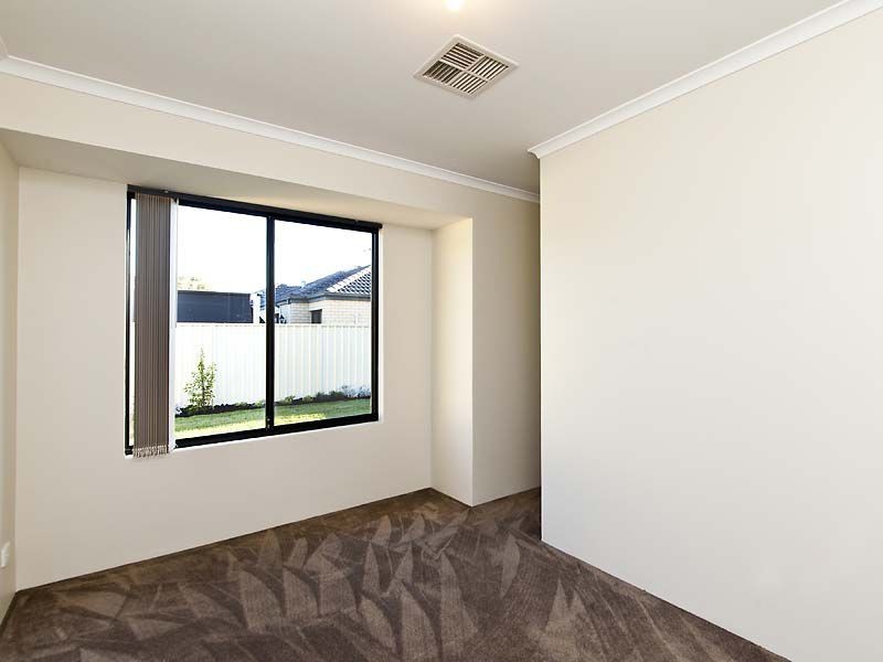 11 Milano Loop, Seville Grove WA 6112