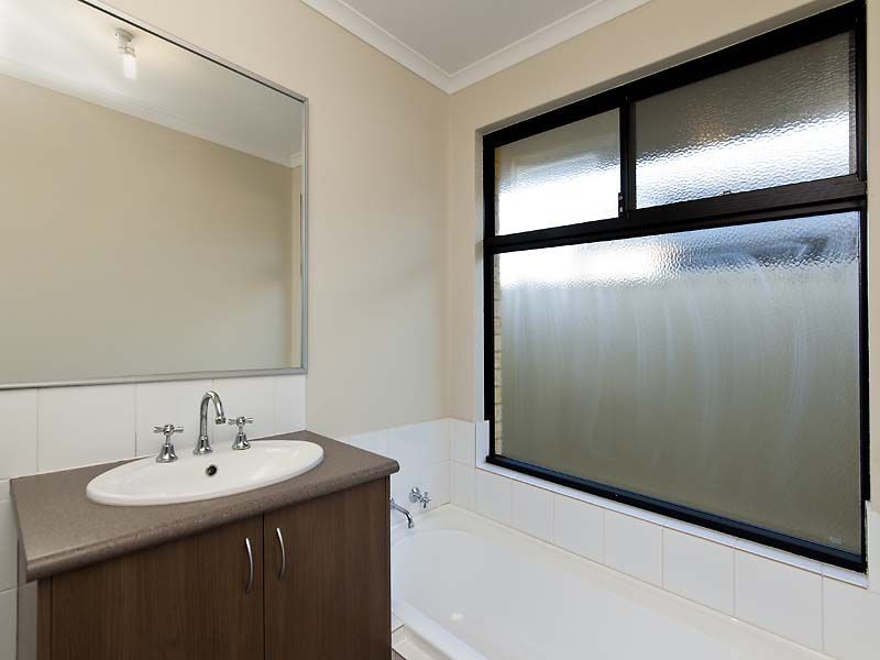 11 Milano Loop, Seville Grove WA 6112