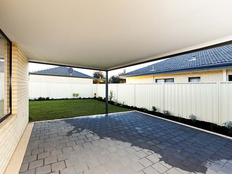11 Milano Loop, Seville Grove WA 6112