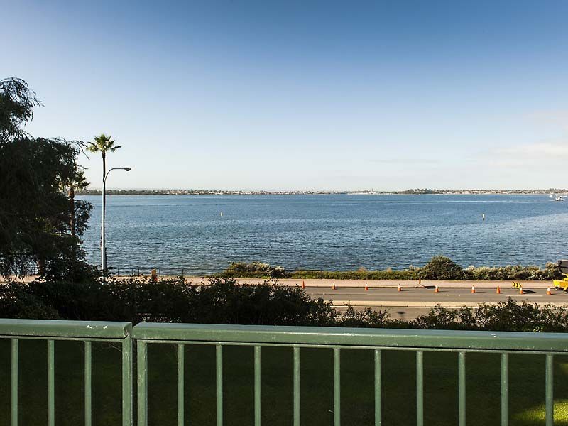 12/1 Wingfield Avenue, Crawley WA 6009