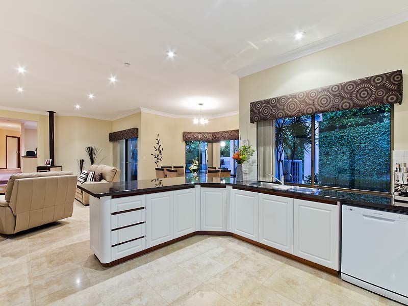 14 Ulric Court, Duncraig WA 6023