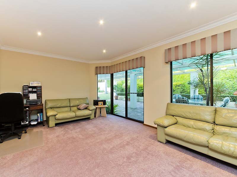 14 Ulric Court, Duncraig WA 6023