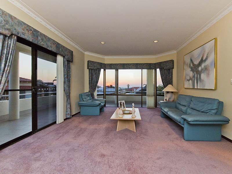 14 Ulric Court, Duncraig WA 6023