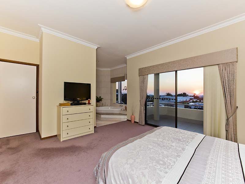 14 Ulric Court, Duncraig WA 6023