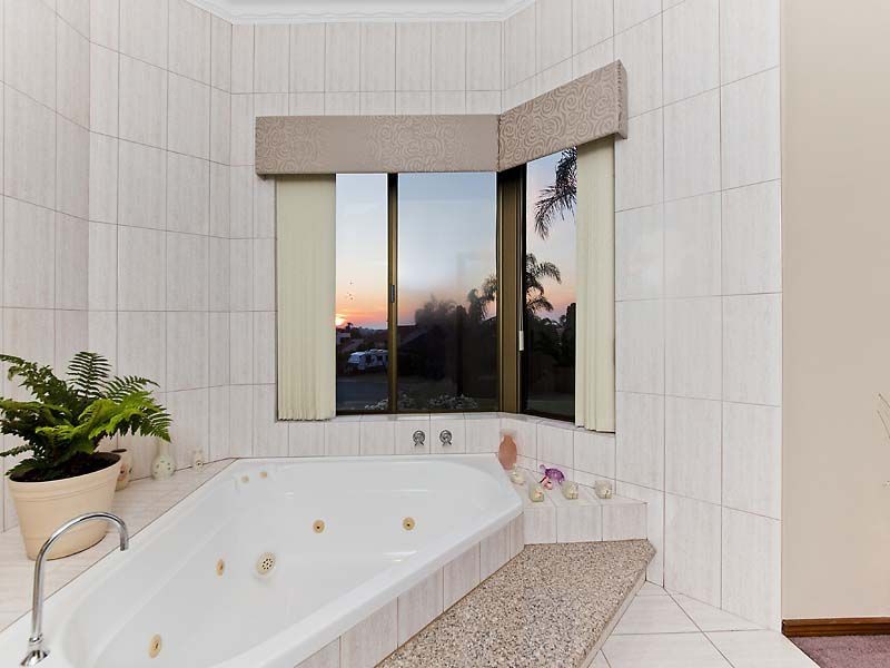 14 Ulric Court, Duncraig WA 6023