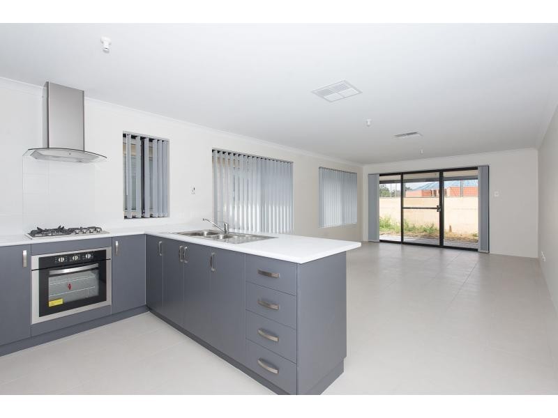 132 Mornington Crescent, Wandi WA 6167