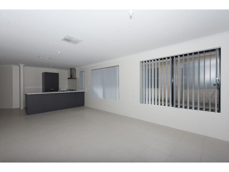 132 Mornington Crescent, Wandi WA 6167