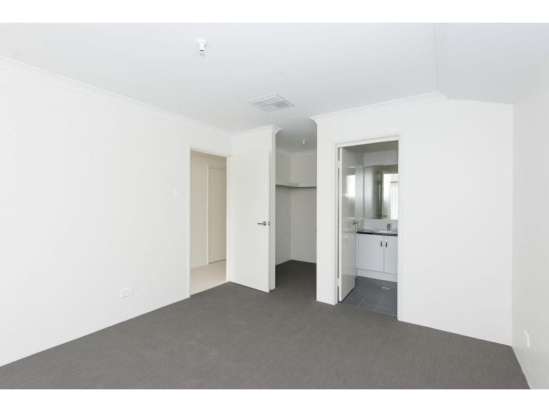 132 Mornington Crescent, Wandi WA 6167