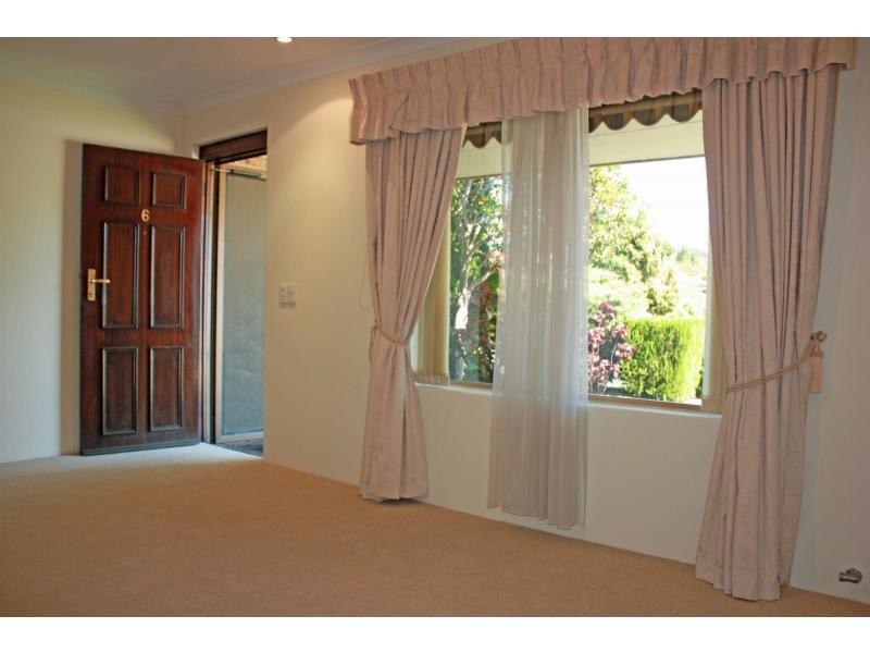 6/2 Theakston Green, Leeming WA 6149