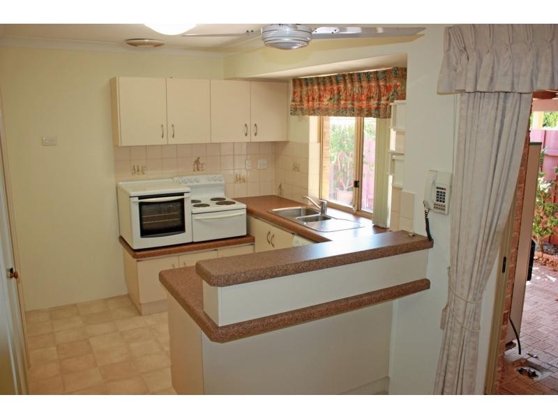 6/2 Theakston Green, Leeming WA 6149