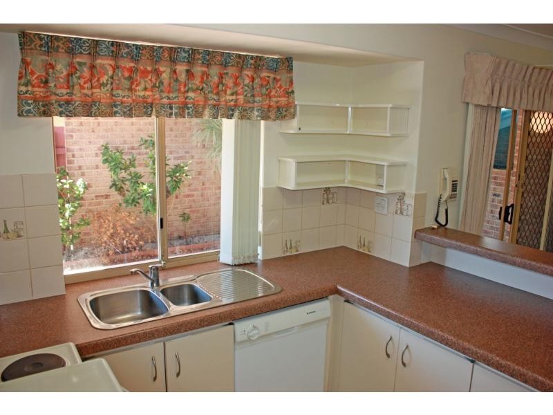 6/2 Theakston Green, Leeming WA 6149