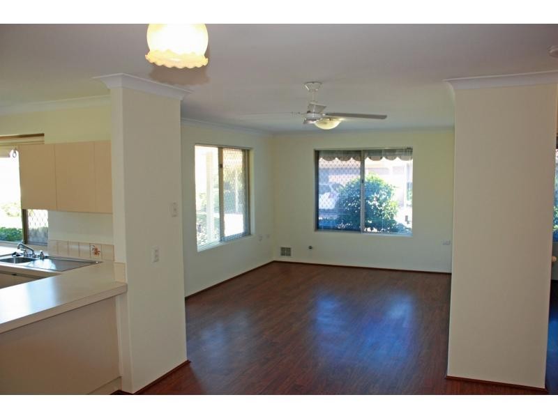 22/2 Theakston Green, Leeming WA 6149