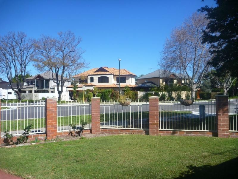 2/104 Kintail Road, Applecross WA 6153