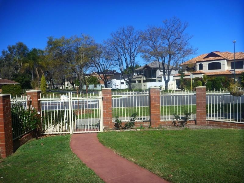 2/104 Kintail Road, Applecross WA 6153