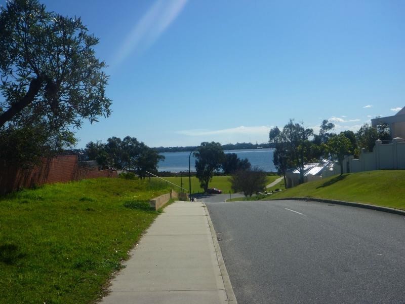 2/104 Kintail Road, Applecross WA 6153