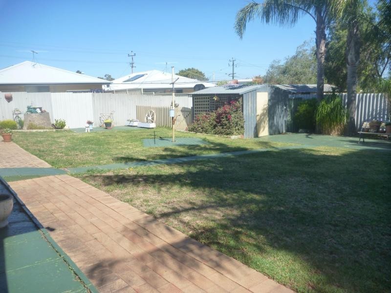 8 Fernhurst Crescent, Balga WA 6061