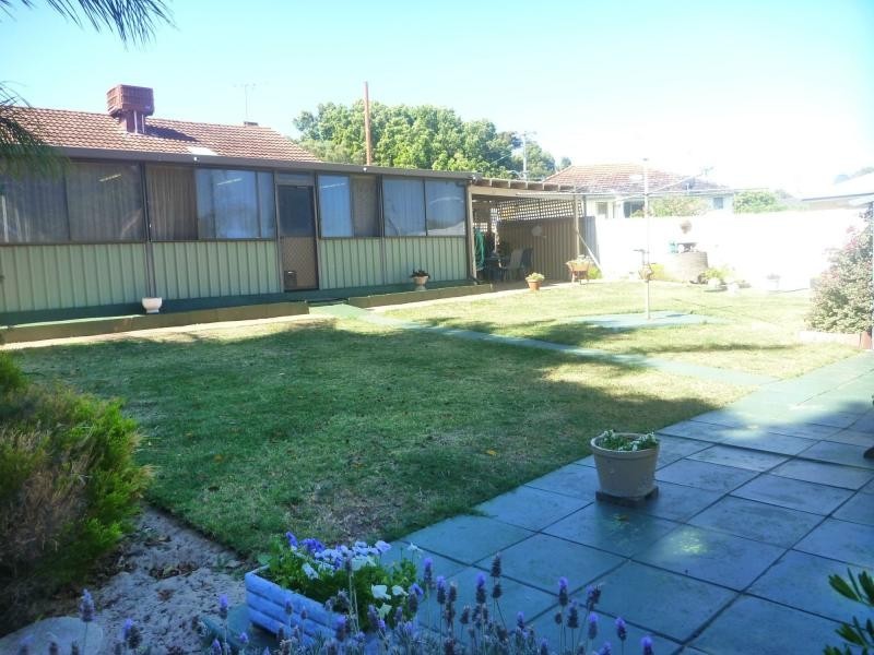 8 Fernhurst Crescent, Balga WA 6061