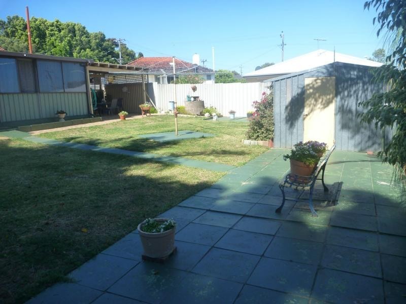 8 Fernhurst Crescent, Balga WA 6061