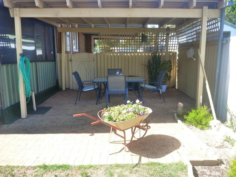 8 Fernhurst Crescent, Balga WA 6061