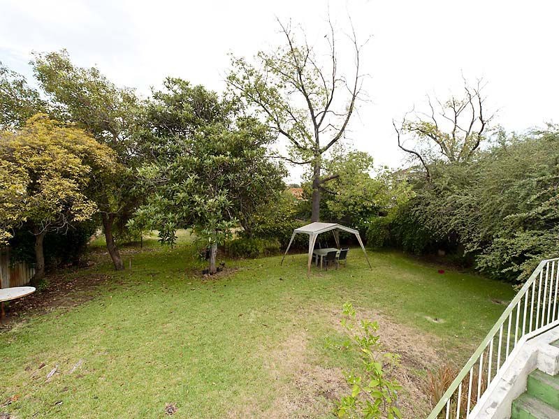 10 Queenslea Drive, Claremont WA 6010