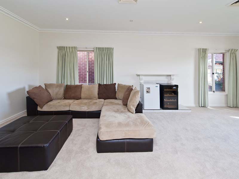 42 St Johns Wood Boulevard, Mount Claremont WA 6010