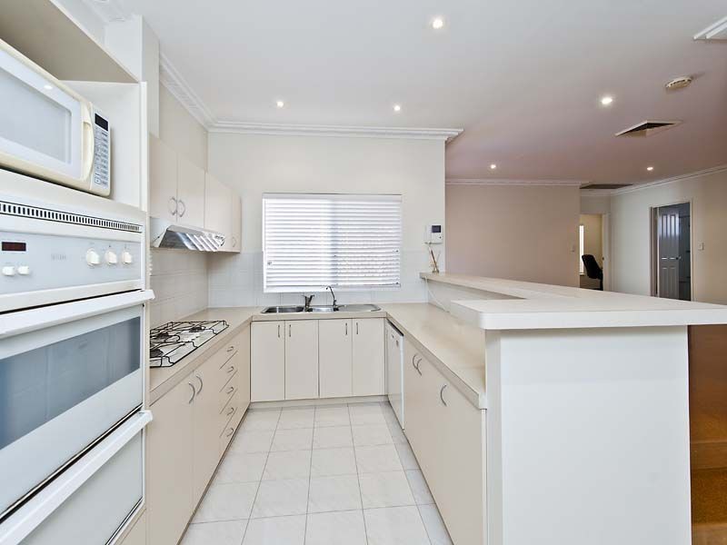 42 St Johns Wood Boulevard, Mount Claremont WA 6010