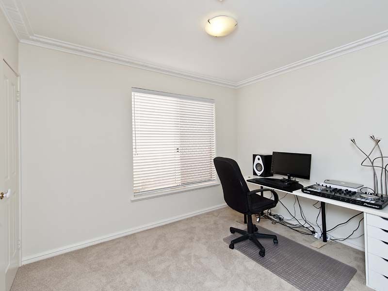 42 St Johns Wood Boulevard, Mount Claremont WA 6010