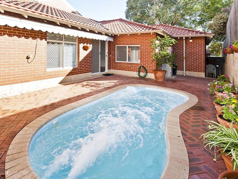 42 St Johns Wood Boulevard, Mount Claremont WA 6010