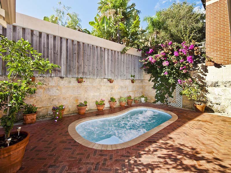 42 St Johns Wood Boulevard, Mount Claremont WA 6010