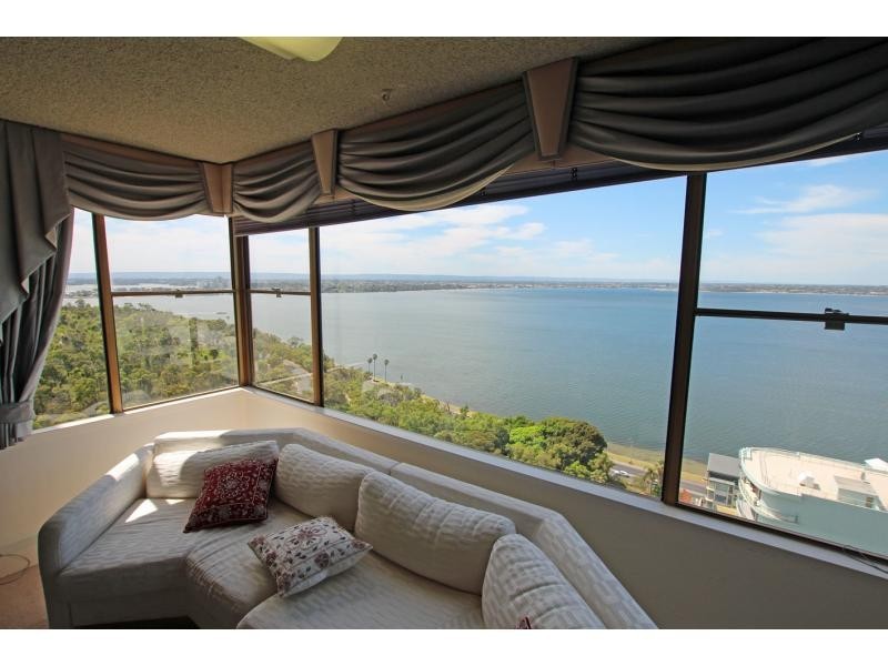 21E/16 Kings Park Avenue, Crawley WA 6009