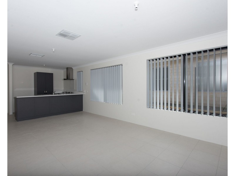 132 Mornington Crescent, Wandi WA 6167