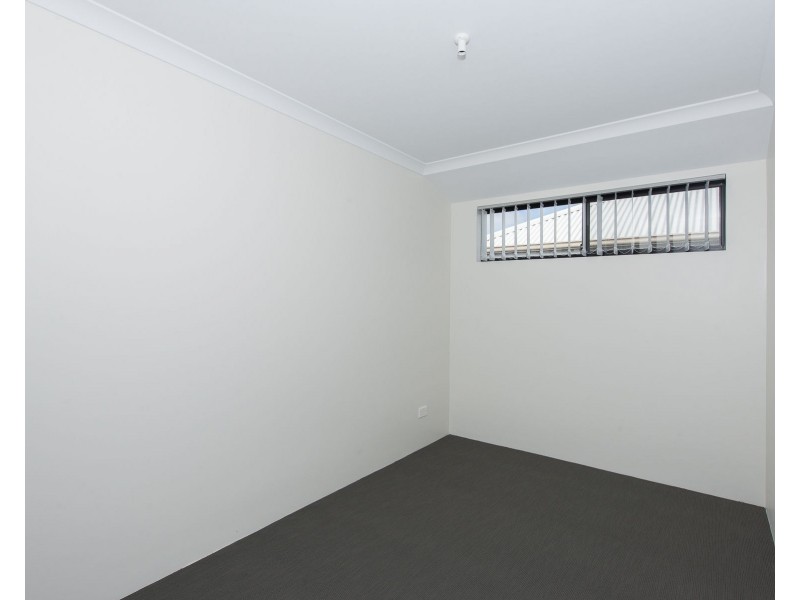 132 Mornington Crescent, Wandi WA 6167