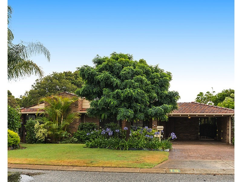 15 Lowrie Grove, Leeming WA 6149