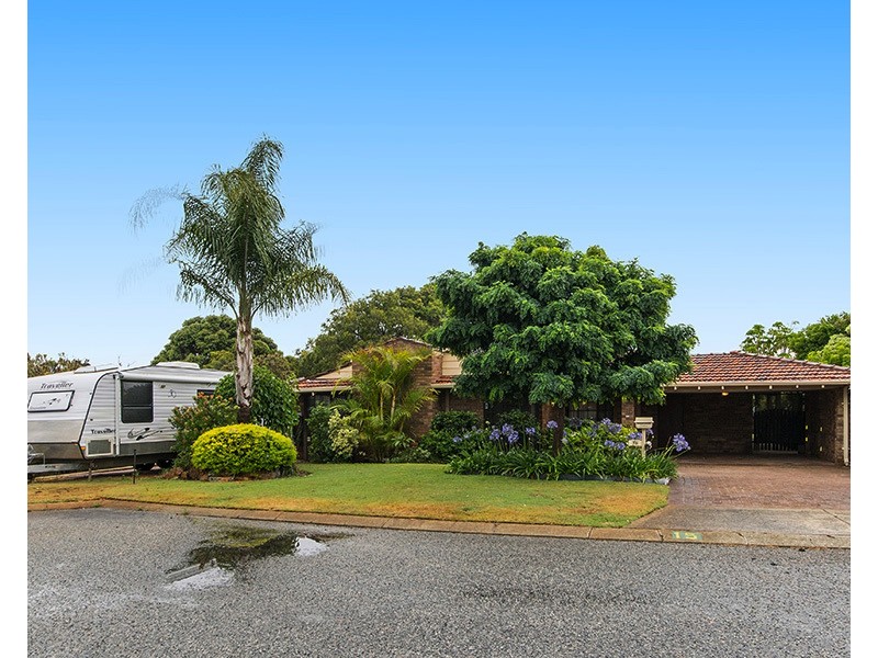 15 Lowrie Grove, Leeming WA 6149