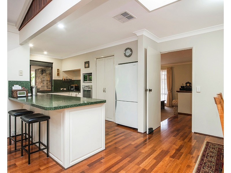 15 Lowrie Grove, Leeming WA 6149