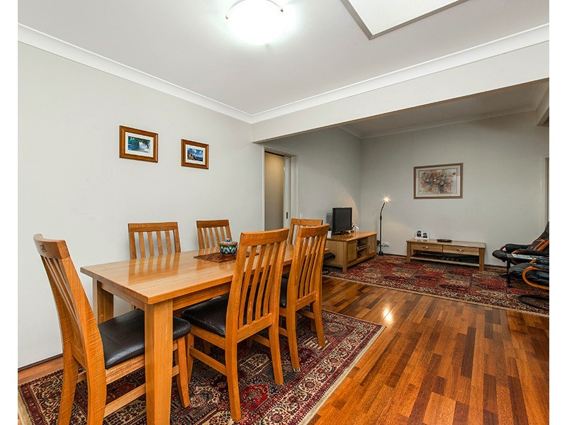 15 Lowrie Grove, Leeming WA 6149