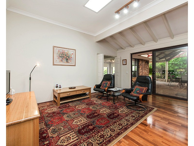 15 Lowrie Grove, Leeming WA 6149