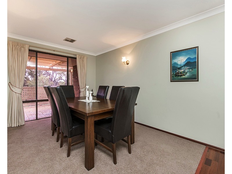 15 Lowrie Grove, Leeming WA 6149