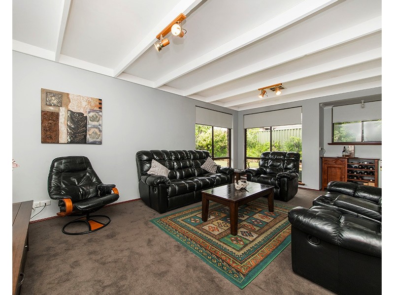 15 Lowrie Grove, Leeming WA 6149