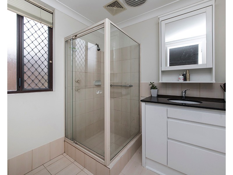 15 Lowrie Grove, Leeming WA 6149