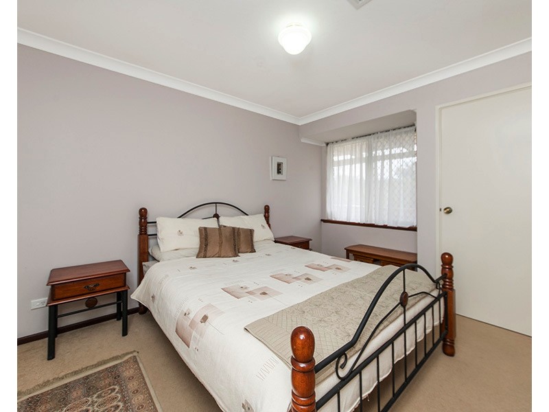 15 Lowrie Grove, Leeming WA 6149