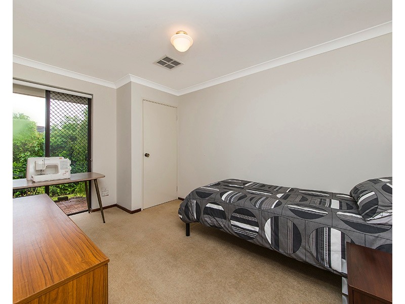 15 Lowrie Grove, Leeming WA 6149