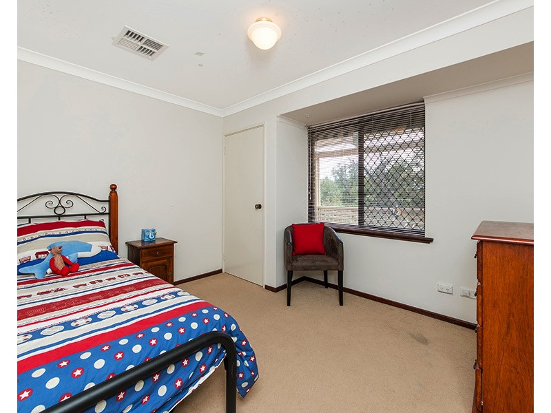 15 Lowrie Grove, Leeming WA 6149